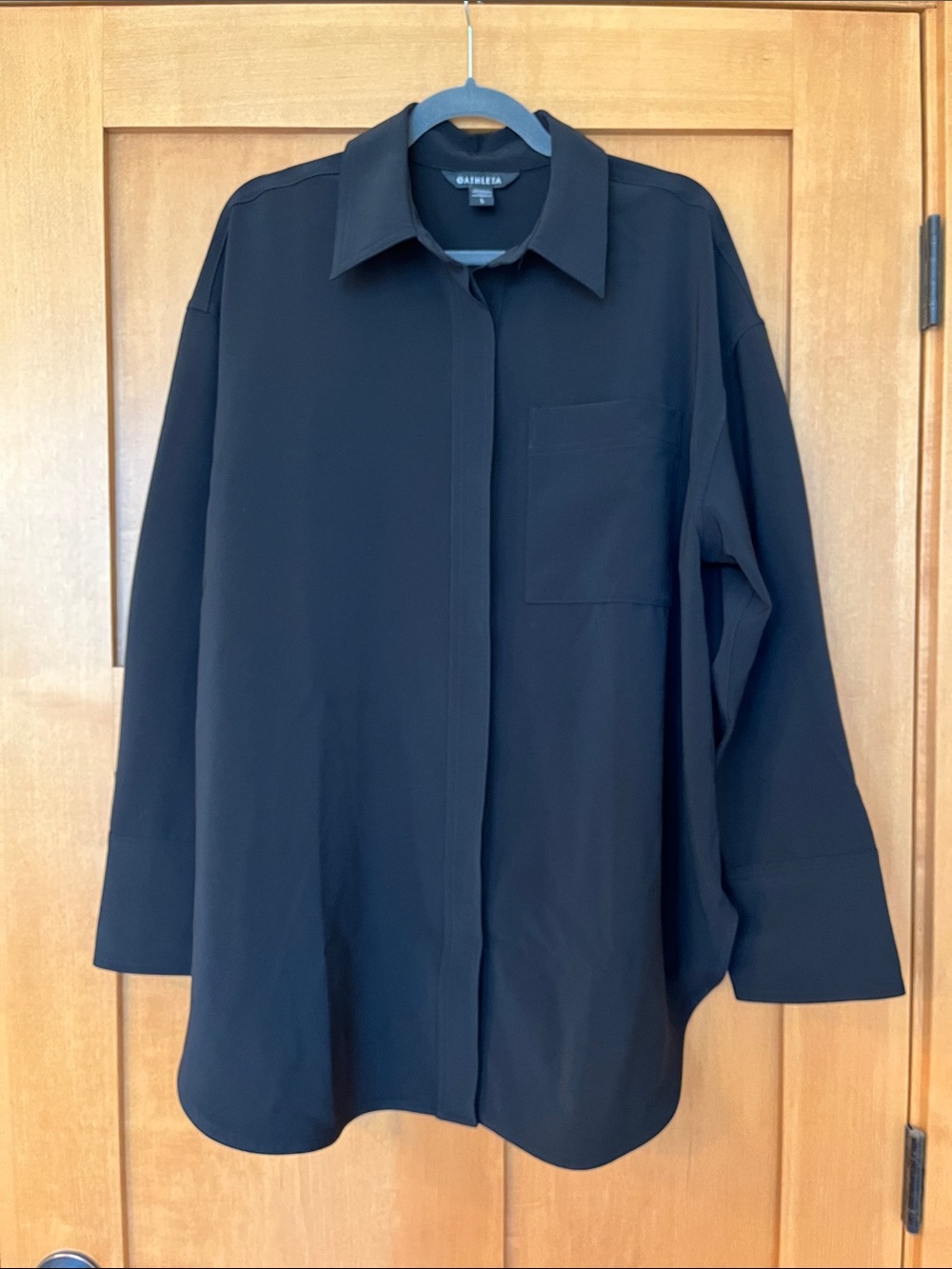 Athleta MVP Button Down
High-performance Tech Twill fabric in an oversized fit L - Picture 2 of 14